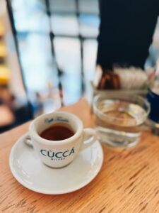 Káva v Miláně